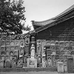 11-Teramachi_-_Jizo_statues