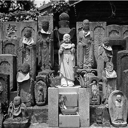 12-Teramachi_-_Jizo_statues