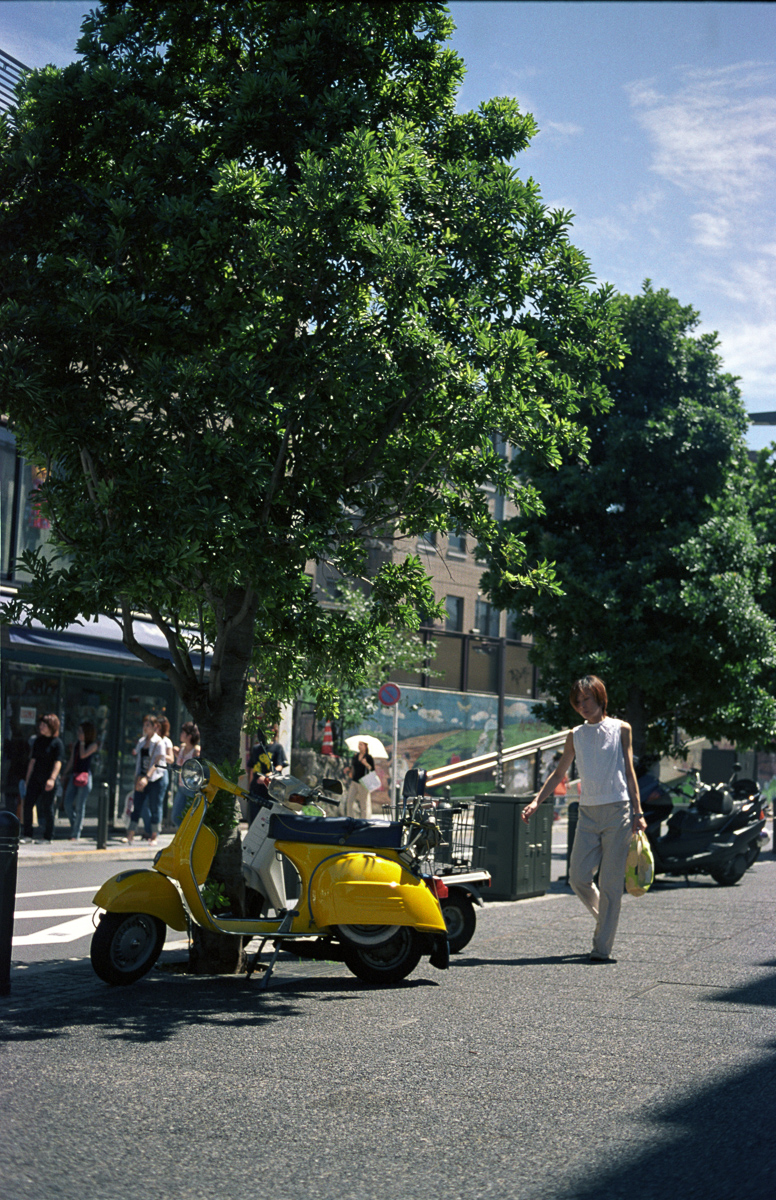 Photo: Le scooter jaune